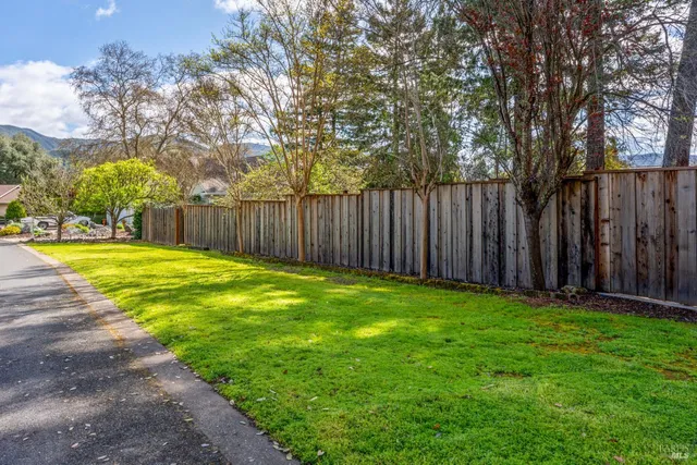 $685,400 | 1701 Hickory Court, Ukiah, CA 95482