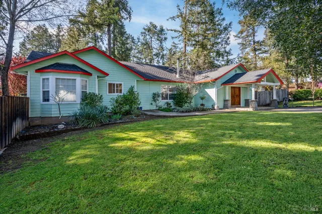 $685,400 | 1701 Hickory Court, Ukiah, CA 95482
