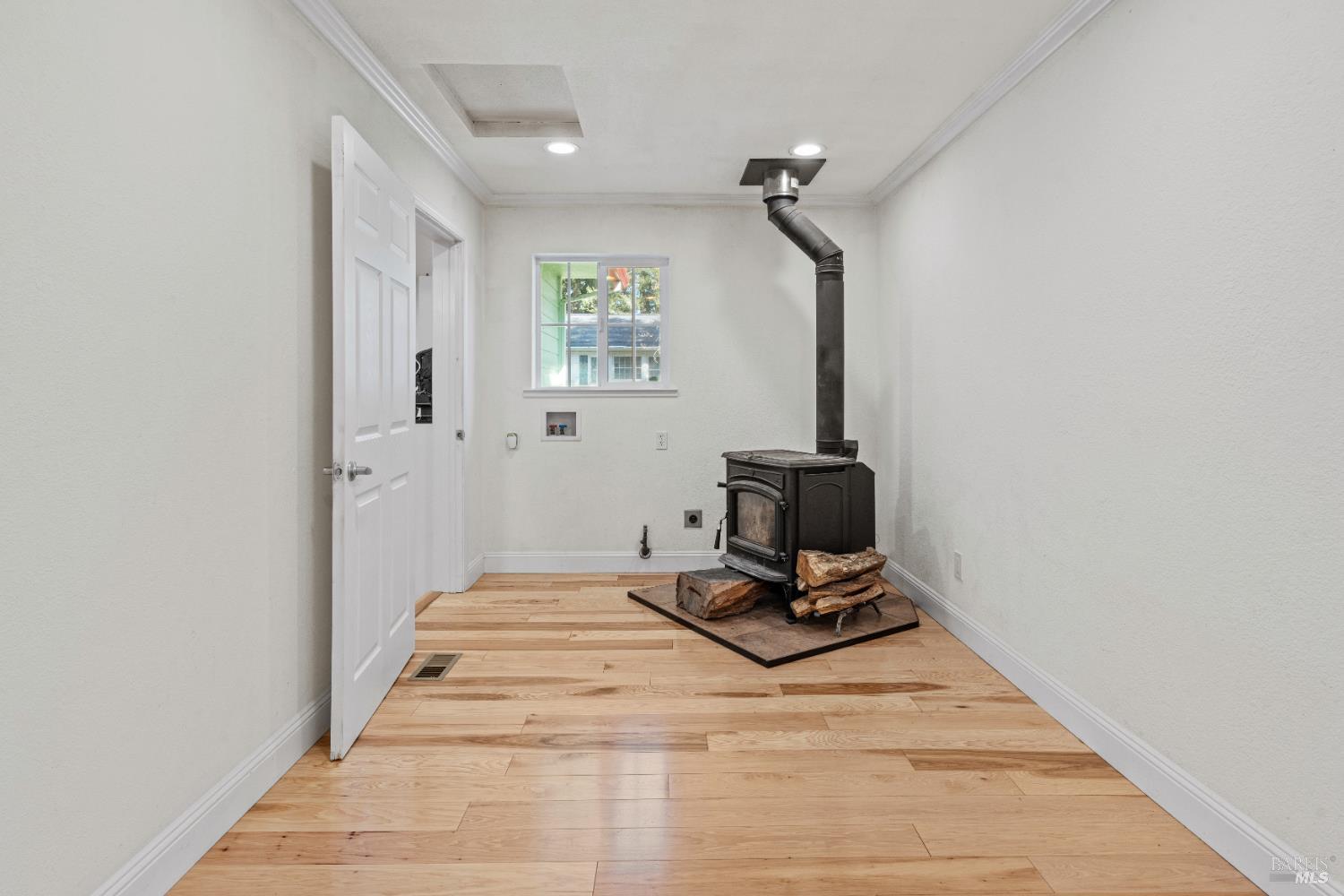 1701 Hickory Court Ukiah, CA 95482 - Photo 7 of 31 a view of a room with a workspace