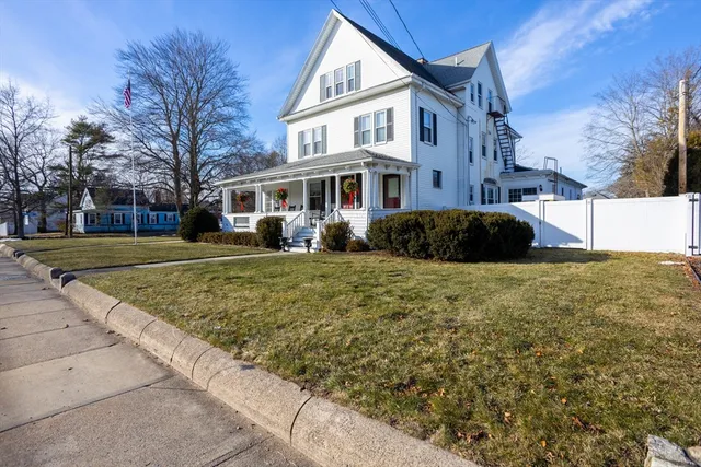 $2,000 | 430 North Main Street, Unit 3, Attleboro, MA 02703
