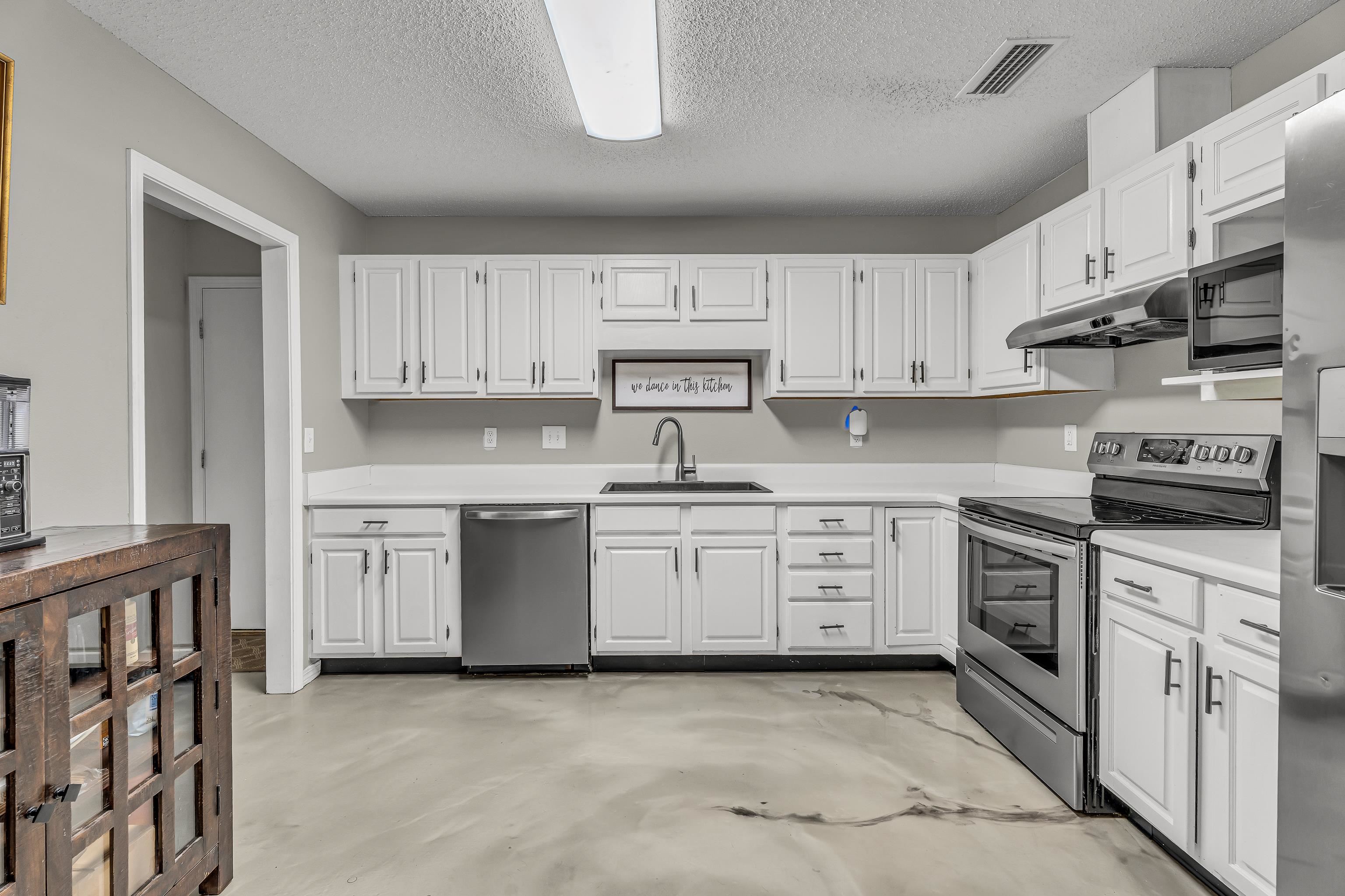 23214 Rochelle Loop Robertsdale, AL 36567 - Photo 18 of 27 Kitchen