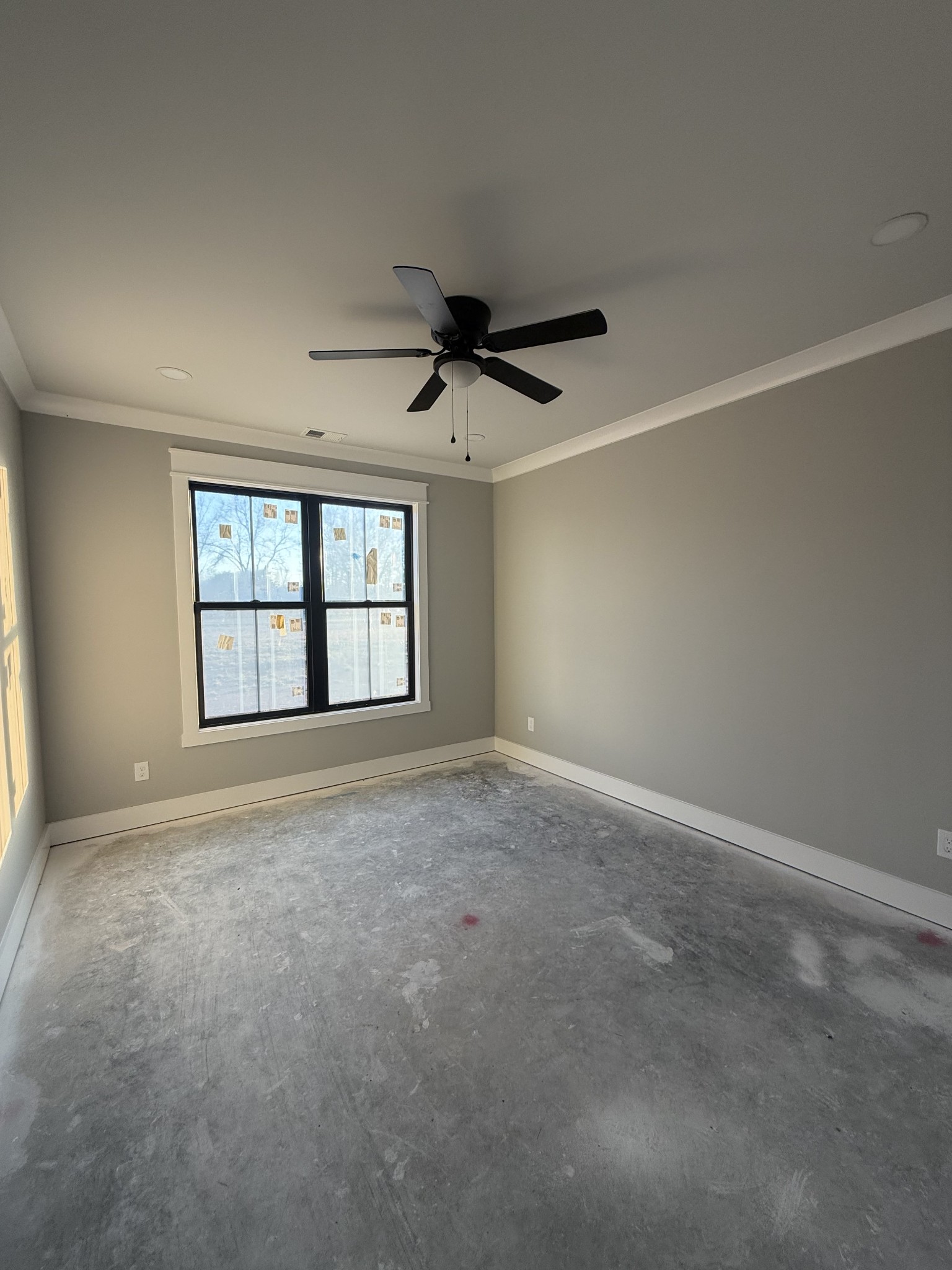 933 Ovoca Lake Road Tullahoma, TN 37388 - Photo 27 of 34 an empty room with windows and ceiling fan