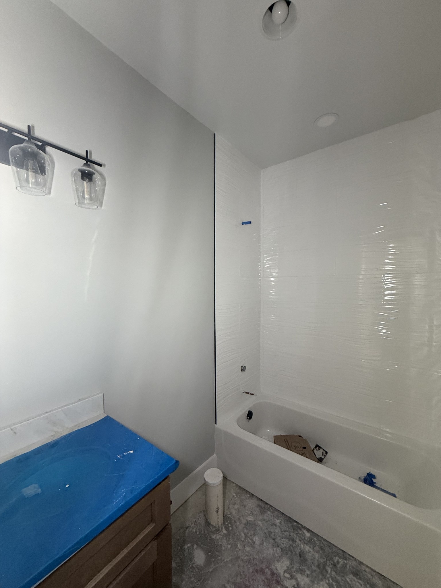 933 Ovoca Lake Road Tullahoma, TN 37388 - Photo 29 of 34 a bathroom with a tub a sink and a toilet