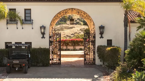 $58,000,000 | 2940 Kuehner Drive, Simi Valley, CA 93063