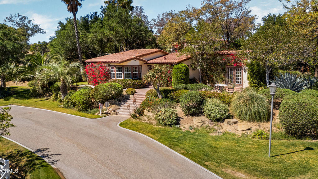 2940 Kuehner Drive Simi Valley, CA 93063 - Photo 23 of 75 a view of a garden with an outdoor space
