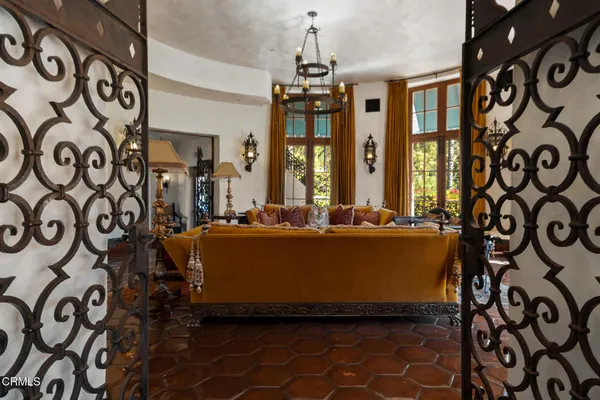 $58,000,000 | 2940 Kuehner Drive, Simi Valley, CA 93063