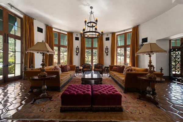 $58,000,000 | 2940 Kuehner Drive, Simi Valley, CA 93063