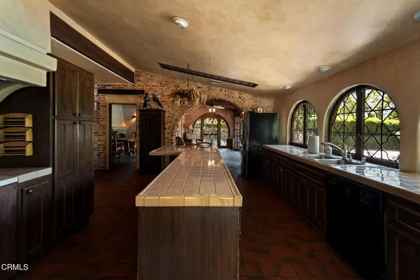 $58,000,000 | 2940 Kuehner Drive, Simi Valley, CA 93063