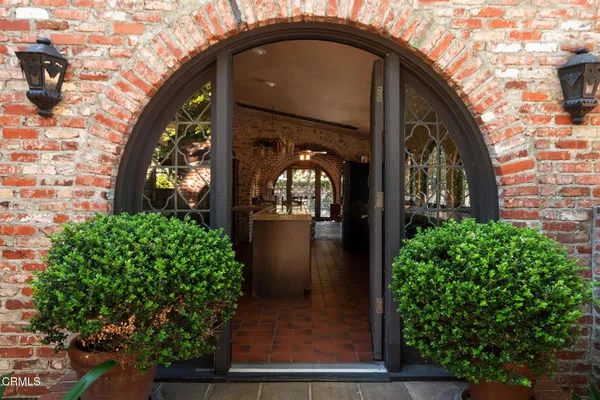 $58,000,000 | 2940 Kuehner Drive, Simi Valley, CA 93063