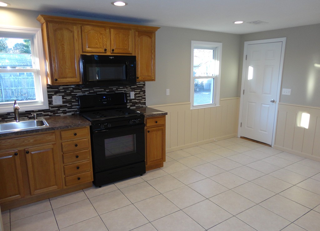 9 Daniel Road Wareham, MA 02571 - Photo 6 of 11 Gallery Image 6