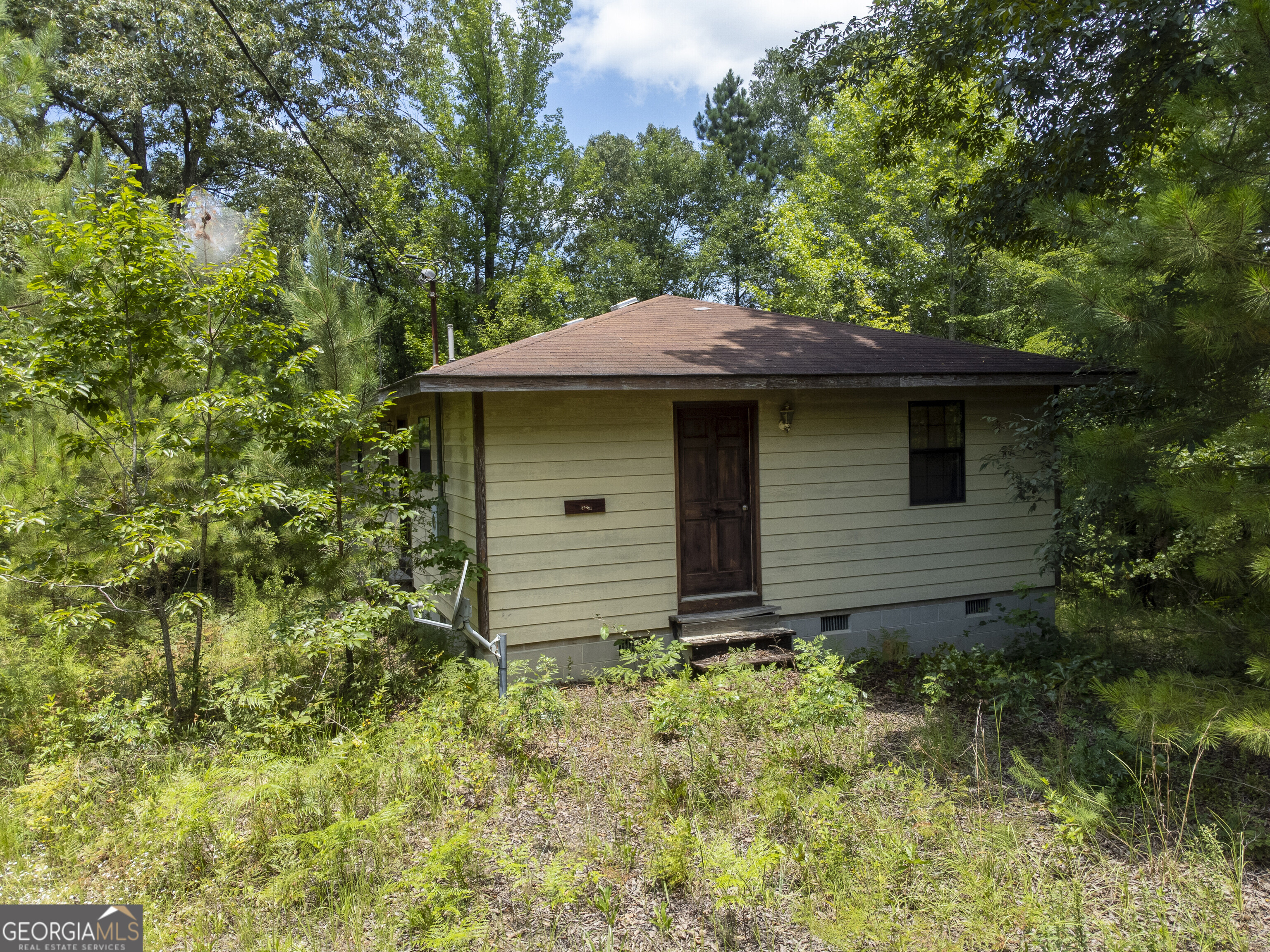 456 Horseshoe Circle Macon, GA 31217 - Photo 2 of 34 a view of a house with a yard