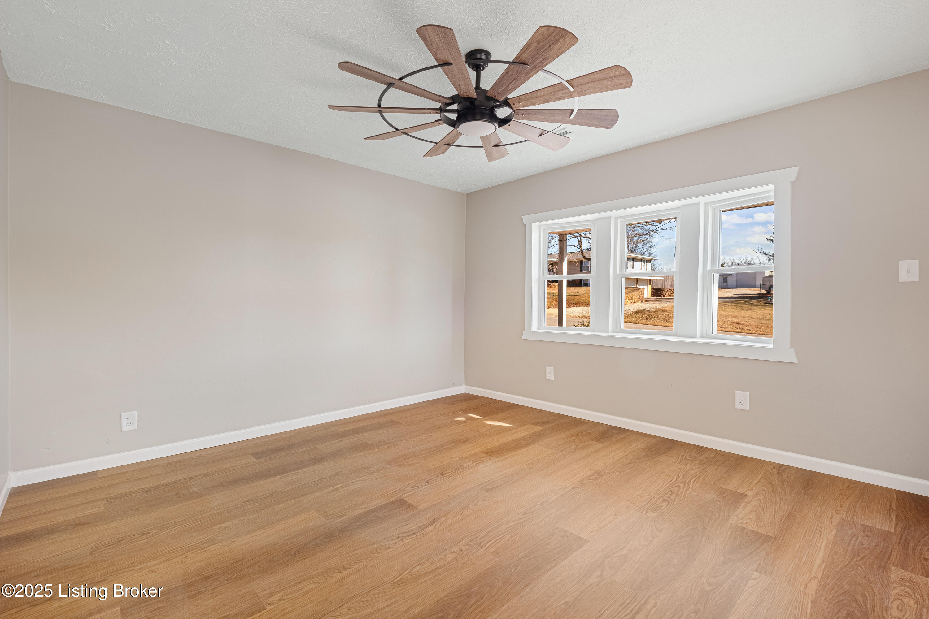 115 North Pleasant Hill Road Upton, KY 42784 - Photo 11 of 26 Living Room