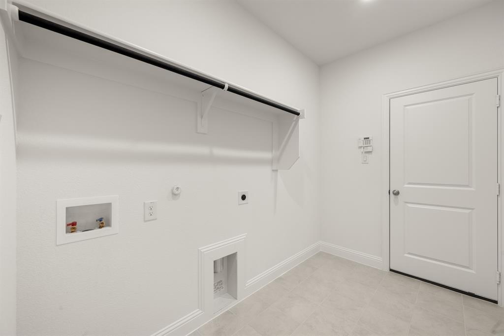 4357 Noble Lane Midlothian, TX 76065 - Photo 23 of 31 a view of an empty room