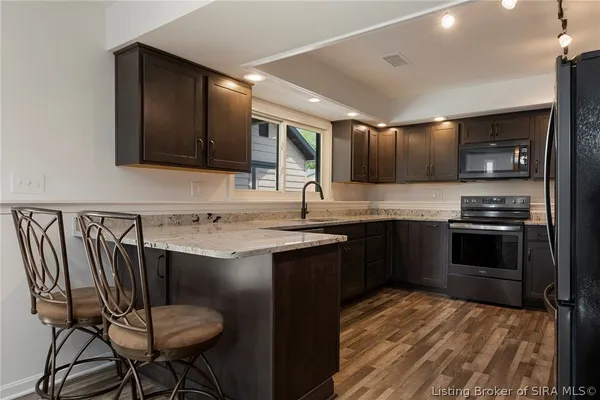 $749,900 | 252 River Road West, Charlestown, IN 47111