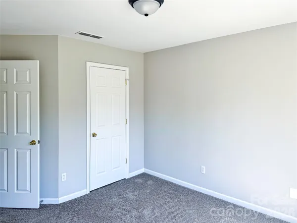 $385,000 | 7519 Eurostar Drive, Charlotte, NC 28213