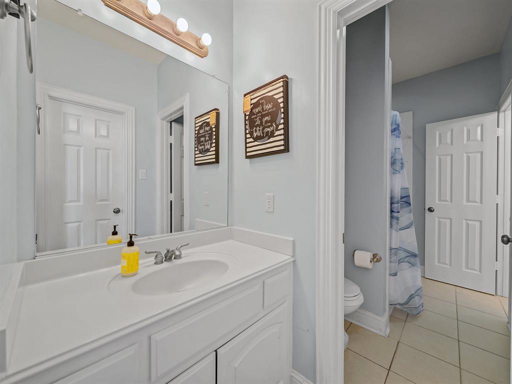 4332 Millsop Drive Carrollton, TX 75010 - Photo 7 of 37 a bathroom with a sink and a toilet