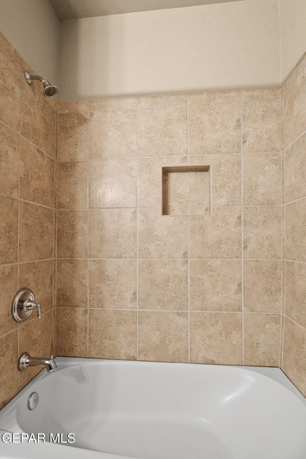 14353 Arabian Point El Paso, TX 79938 - Photo 31 of 48 a bathroom with a bathtub
