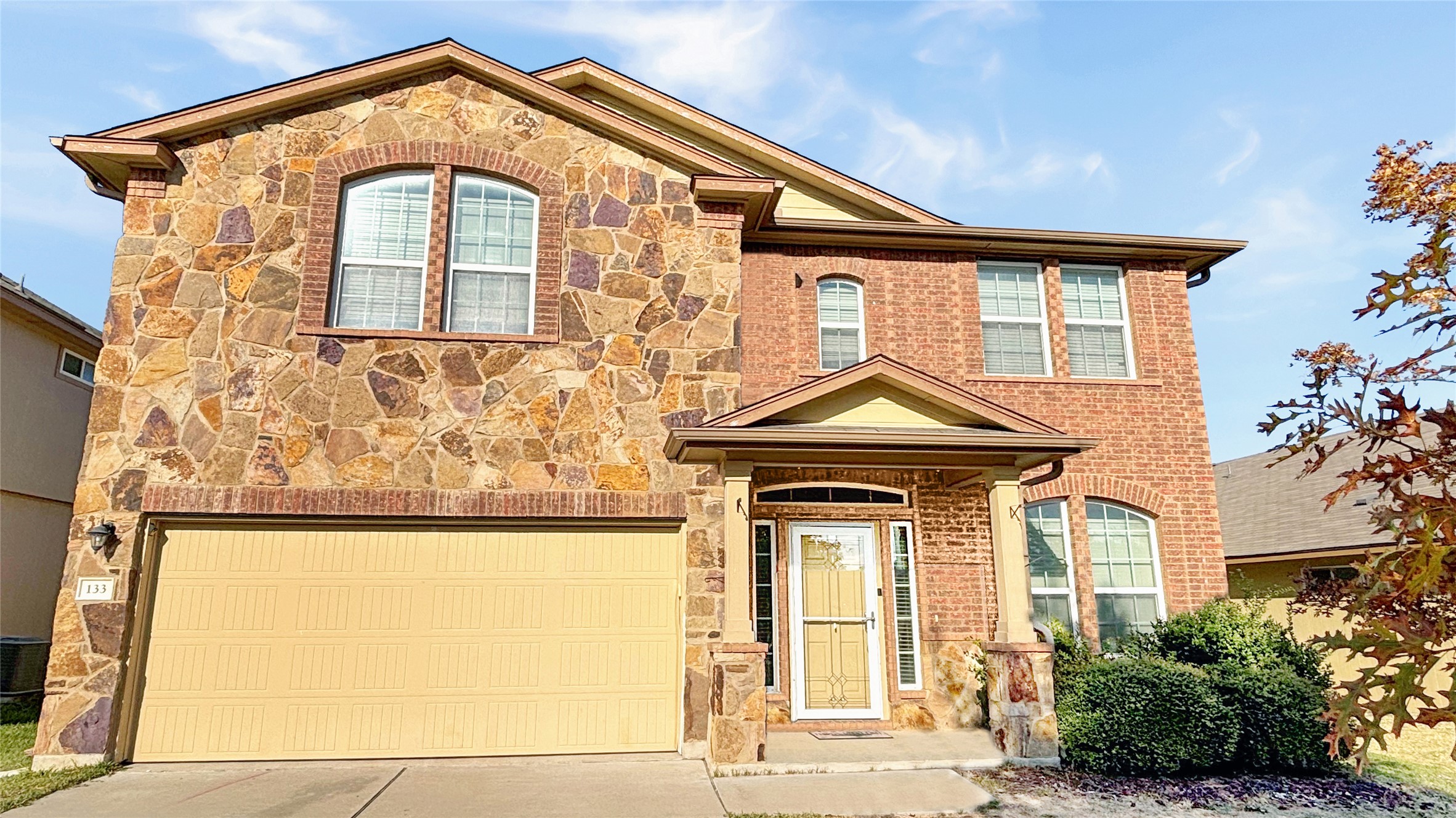 Large Beautiful flagstone home with and storm door in a convenient location in Sonterra.