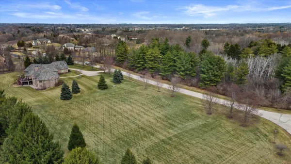 $799,000 | 13965 North Pine Bluff Road, Mequon, WI 53097
