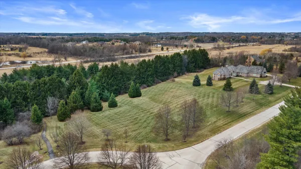 $799,000 | 13965 North Pine Bluff Road, Mequon, WI 53097