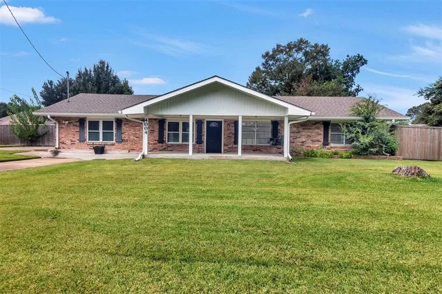 $232,999 | 4004 Evergreen Street, Lake Charles, LA 70605