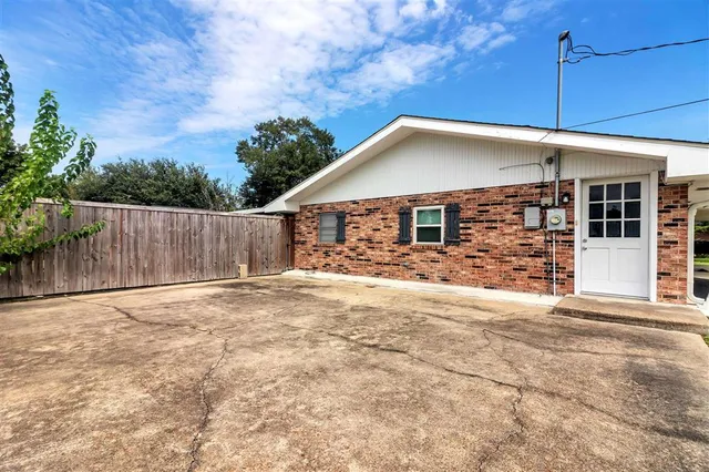 $232,999 | 4004 Evergreen Street, Lake Charles, LA 70605