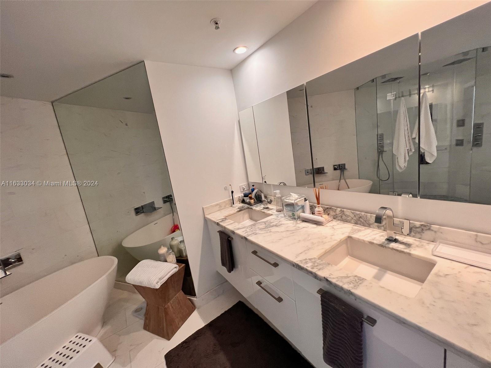 848 Brickell Key Drive, Unit 3701 Miami, FL 33131 - Photo 43 of 84