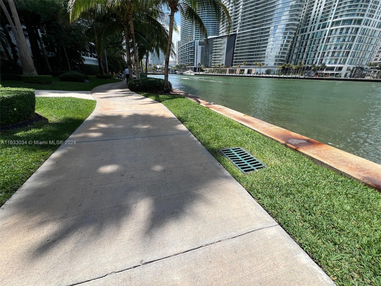 848 Brickell Key Drive, Unit 3701 Miami, FL 33131 - Photo 82 of 84 Brickell Key