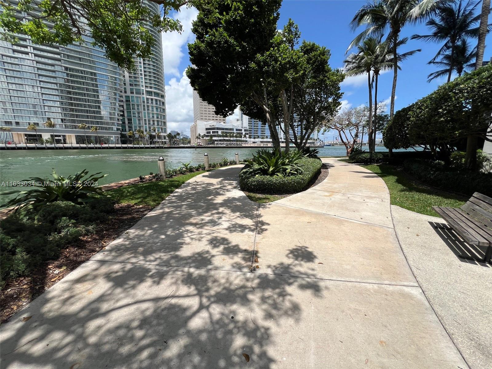 848 Brickell Key Drive, Unit 3701 Miami, FL 33131 - Photo 84 of 84 Brickell Key