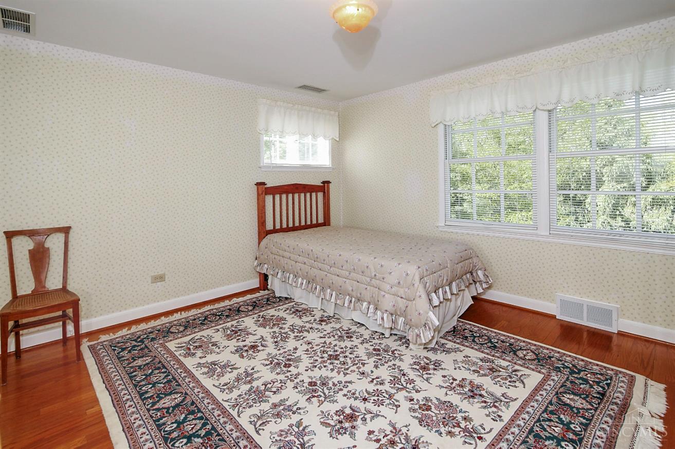 5104 Bonham Road Oxford, OH 45056 - Photo 26 of 39 #2 upstairs bedroom.