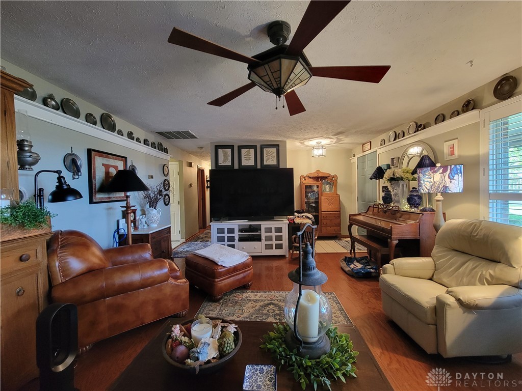 2887 Dayton Springfield Road Springfield, OH 45506 - Photo 13 of 27