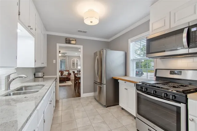 $299,000 | 3909 Locke Avenue, Fort Worth, TX 76107