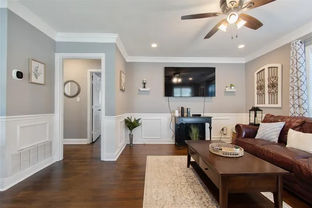 $299,000 | 3909 Locke Avenue, Fort Worth, TX 76107