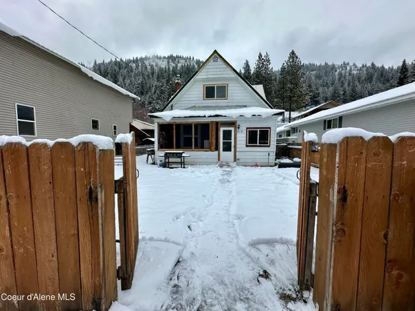 $194,999 | 615 Earle Street, Mullan, ID 83846
