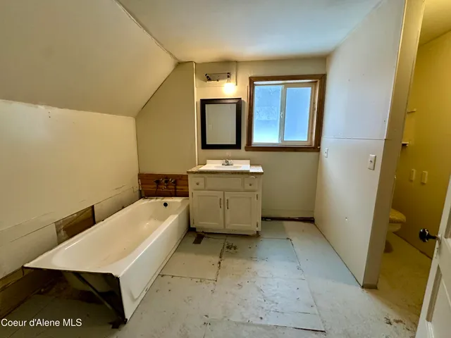 $199,999 | 615 Earle Street, Mullan, ID 83846