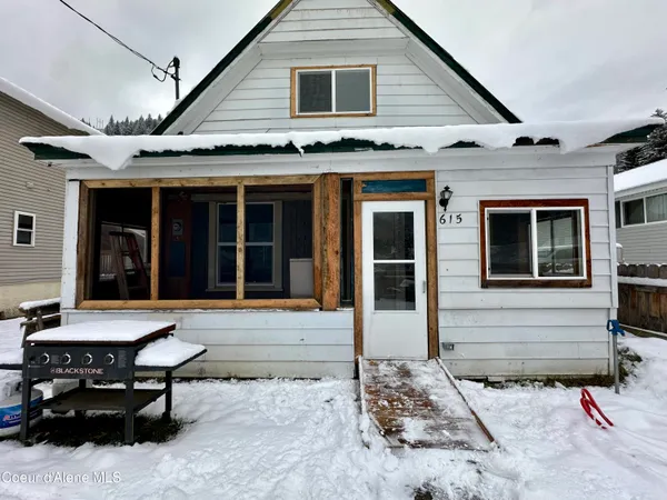 $194,999 | 615 Earle Street, Mullan, ID 83846