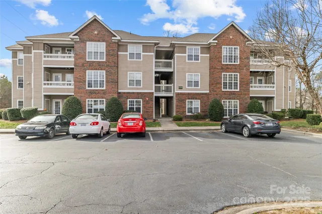 $270,000 | 9709 Campus Walk Lane, Charlotte, NC 28262