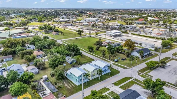 $575,999 | 301 East Virginia Avenue, Punta Gorda, FL 33950