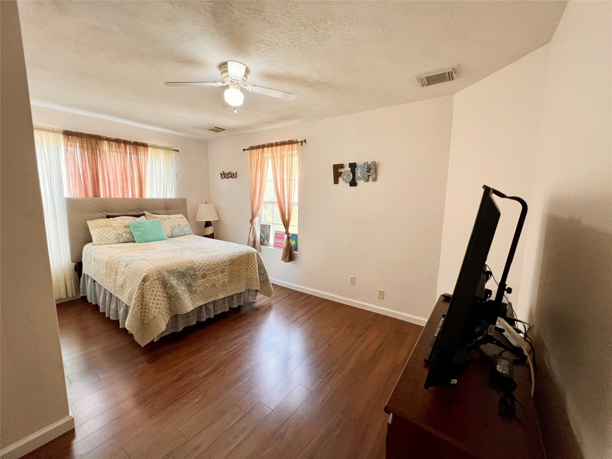 39425 Donigan Road Brookshire, TX 77423 - Photo 21 of 32 a bedroom with a bed and a window