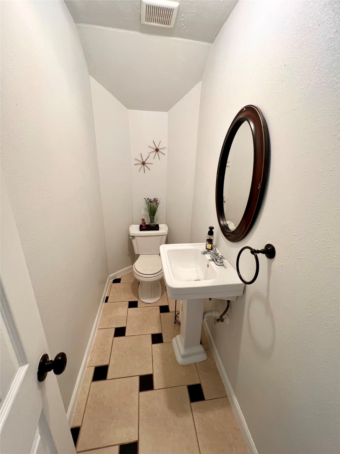 39425 Donigan Road Brookshire, TX 77423 - Photo 10 of 32 a bathroom with a sink and a mirror