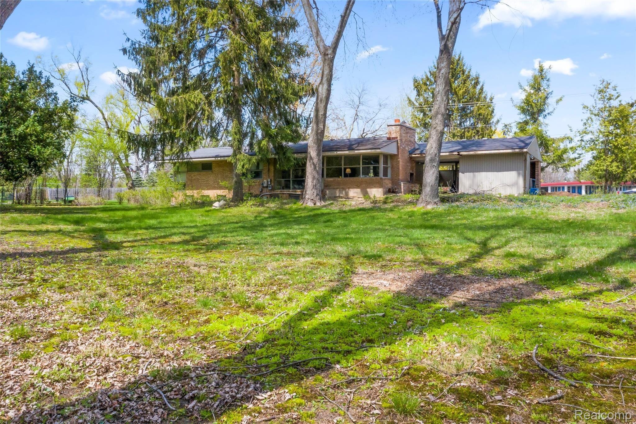 4165 Quarton Road Bloomfield Hills, MI 48301 - Photo 4 of 39 DJI_0302.jpg
