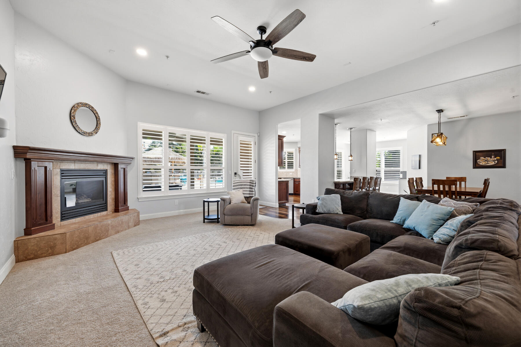 2208 West Benton Court Exeter, CA 93221 - Photo 12 of 84 12 - Livingroom (4)