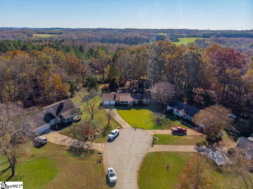 1009 Colleton Court Easley, SC 29642 - Photo 3 of 36 Gallery Image 3