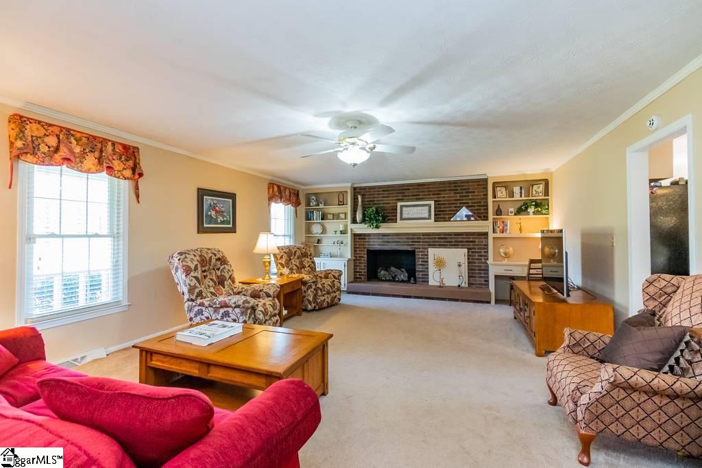 1009 Colleton Court Easley, SC 29642 - Photo 5 of 36 Gallery Image 5