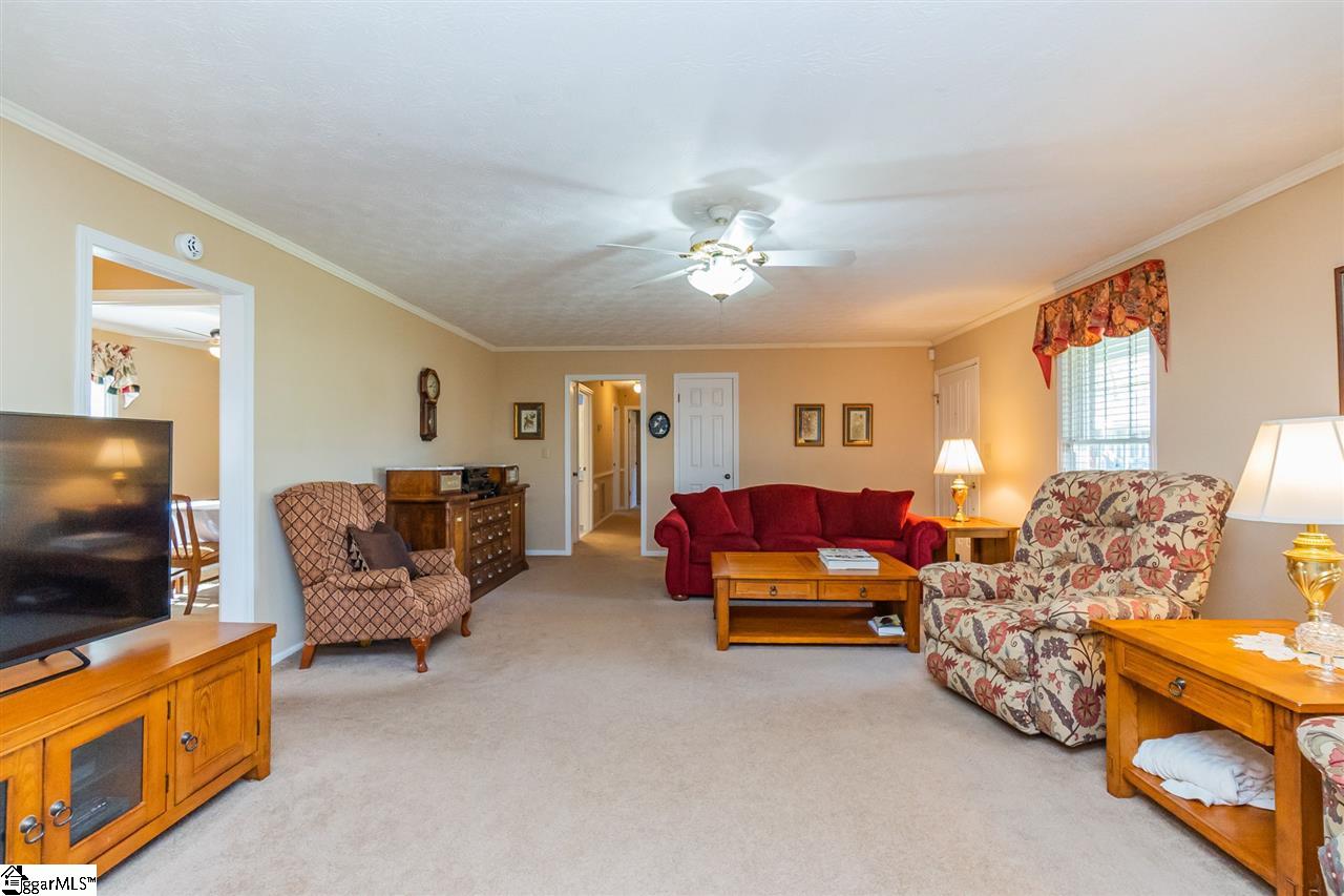 1009 Colleton Court Easley, SC 29642 - Photo 8 of 36 Gallery Image 8