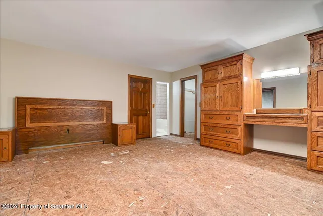 a view of a storage & utility room with washer and dryer