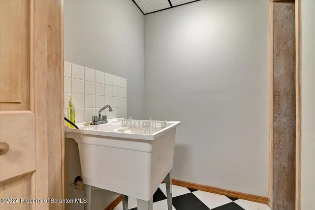 $1,395,000 | 434 Hemlock Road, Waymart, PA 18472