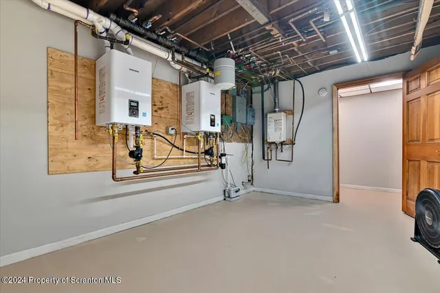 $1,395,000 | 434 Hemlock Road, Waymart, PA 18472