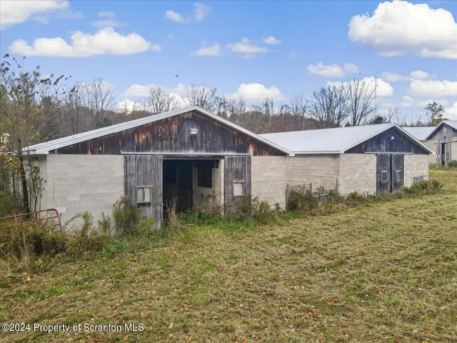 $1,395,000 | 434 Hemlock Road, Waymart, PA 18472