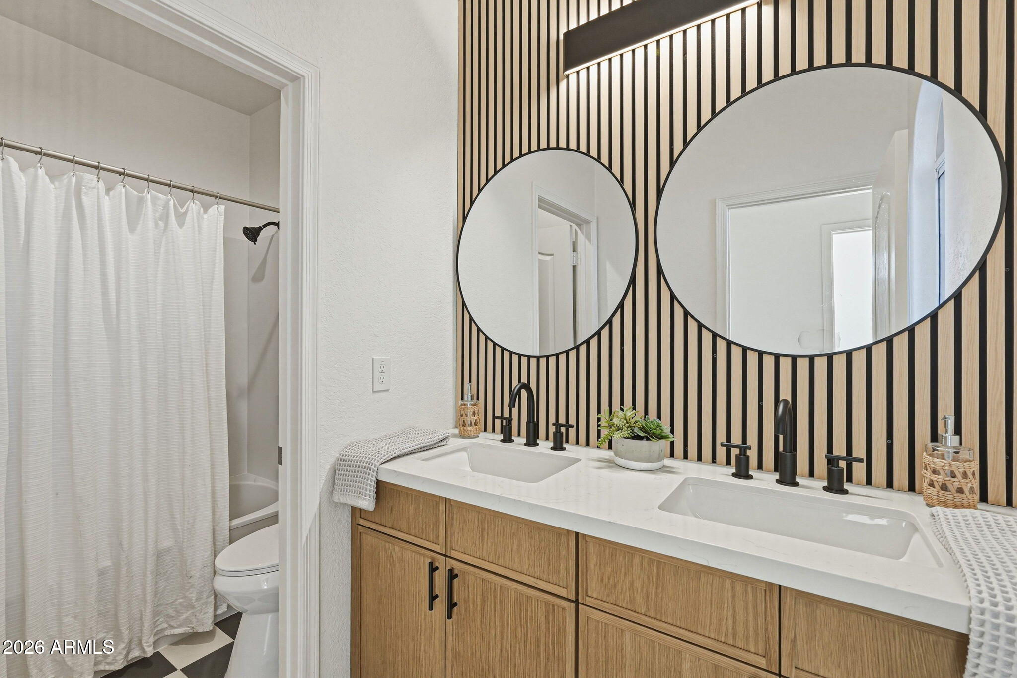 342 West El Freda Road Tempe, AZ 85284 - Photo 31 of 42 Hall Full Bath